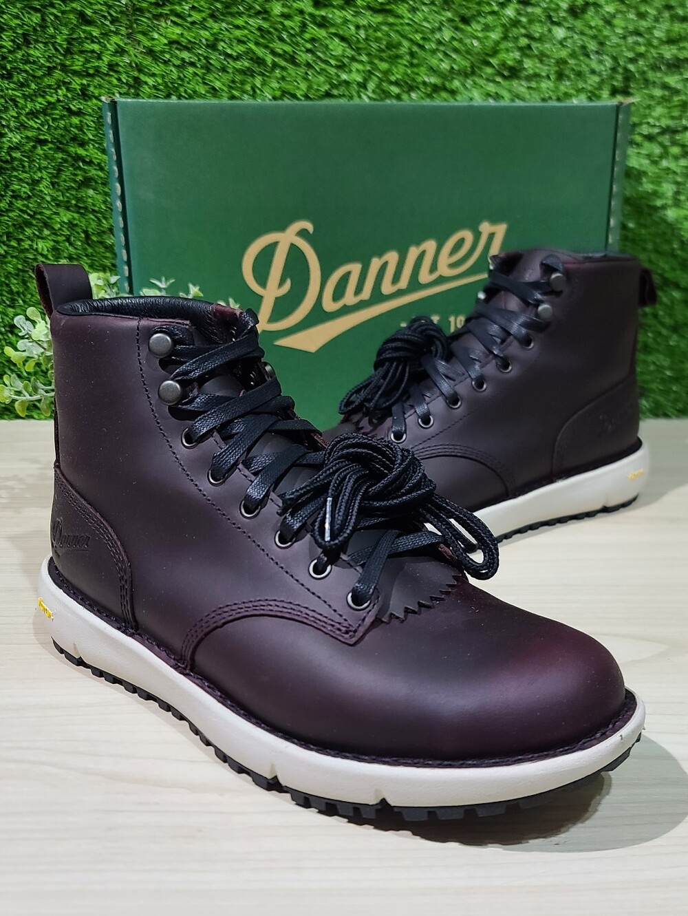 Danner 34652 Logger 917 Lifestyle Boots / 6" H Port US Men's 8 NEW